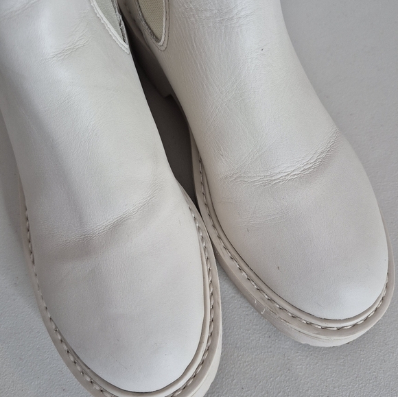 Steve Madden Women's Yairy Leather Lug Sole Chelsea Boots in Bone - Size 6.5 - Picture 16 of 16